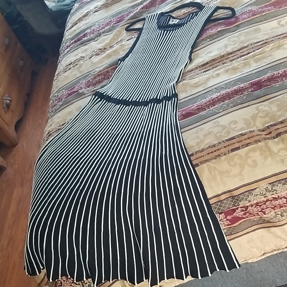 Anne Klein Black and White Striped Sleeveless Dress - Size Large